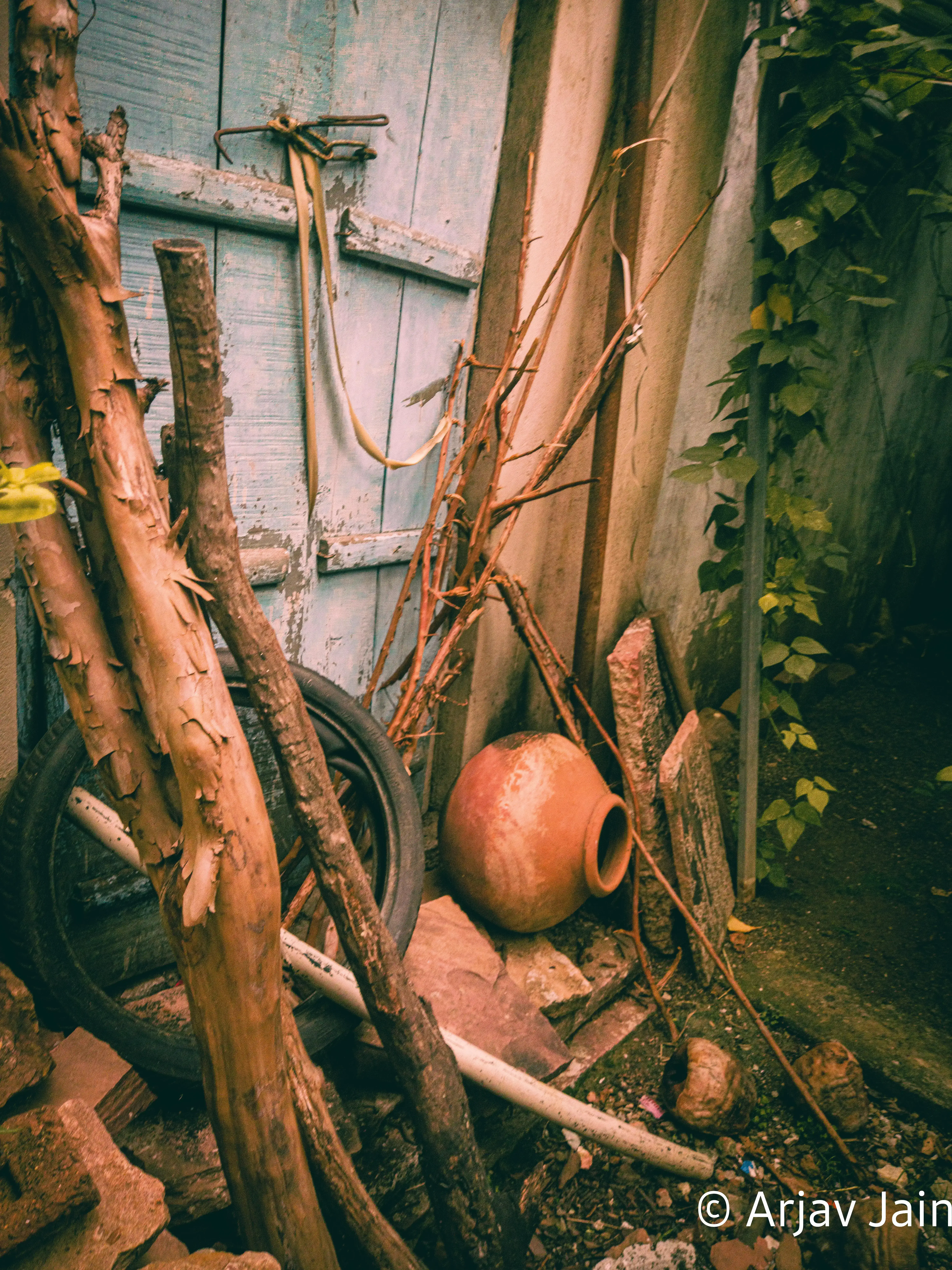 picture of an abandoned street